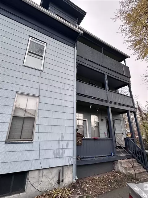 13 Ringgold St, Springfield, MA 01107 photo 4