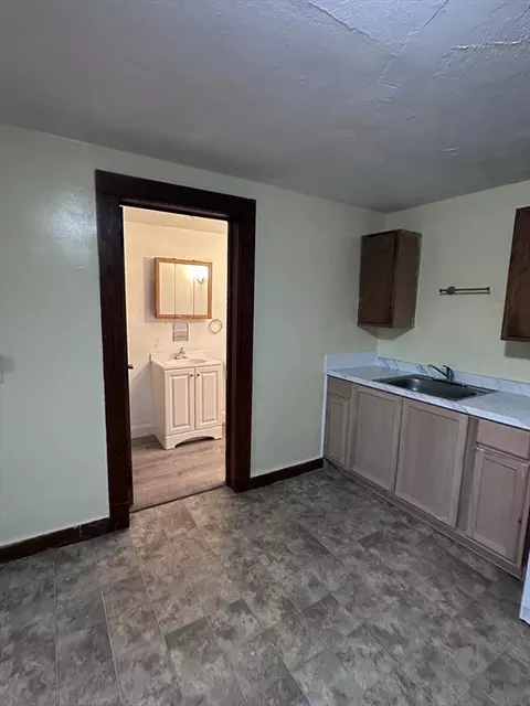 13 Ringgold St, Springfield, MA 01107 photo 7