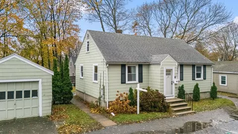 19 Cedar St, Beverly, MA 01915 photo 2