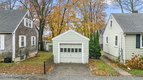 19 Cedar St, Beverly, MA 01915 photo 3