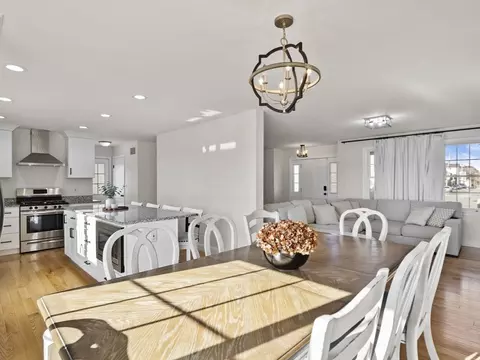 909 Dwelly St, Fall River, MA 02724 photo 4