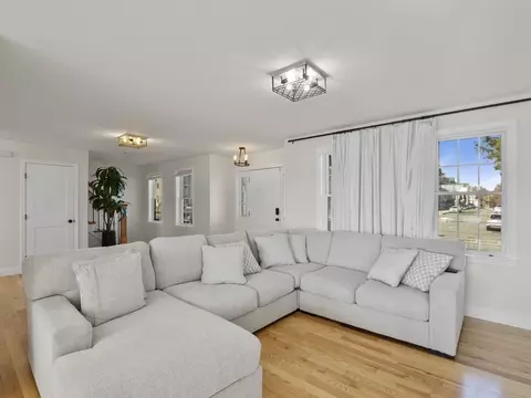909 Dwelly St, Fall River, MA 02724 photo 9