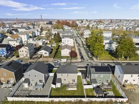 909 Dwelly St, Fall River, MA 02724 photo 35
