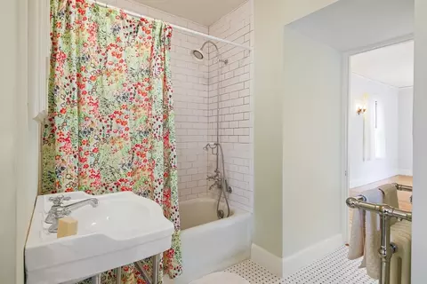 Bath - 61 William St, Worcester, MA 01609 photo 2 of 3