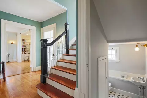 Entry Way - 61 William St, Worcester, MA 01609 photo 2 of 6