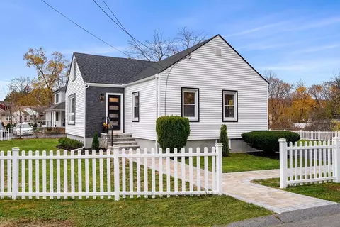 7 Davis St, Saugus, MA 01906