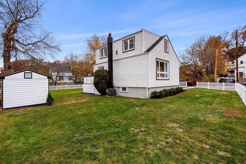 7 Davis St, Saugus, MA 01906 photo 3