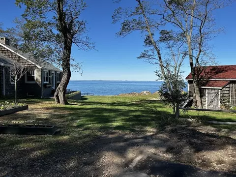 26 Coggeshall Rd, Gloucester, MA 01930 photo 3
