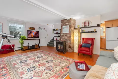 26 Coggeshall Rd, Gloucester, MA 01930 photo 5