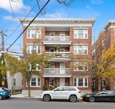 39 12 Harbor St #1, Salem, MA 01970