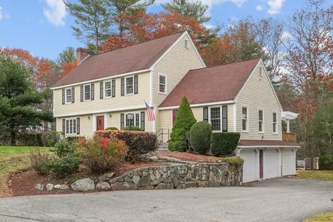 10 Woodchuck Ln, North Andover, MA 01845