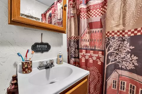 110 Chase Ave, Webster, MA 01570 photo 21
