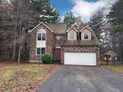 81 Tania Dr, Taunton, MA 02718