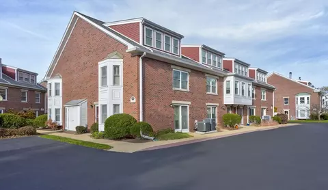 138 Quincy Shore Dr #170, Quincy, MA 02171
