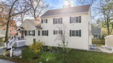 3 Oak Rd, Norfolk, MA 02056