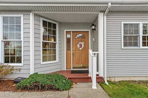 33 Summerfield Dr #33, Uxbridge, MA 01569