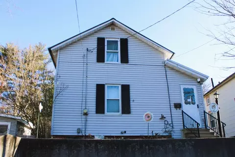 73 Washington St, Greenfield, MA 01301