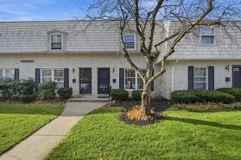 46 Plantation Dr #46, Agawam, MA 01001