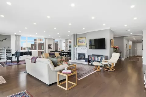79 Florence St #600S, Newton, MA 02459