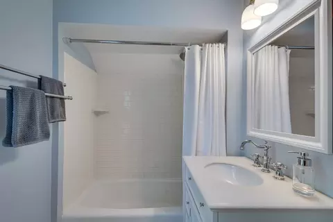 Bath - 10 Eaton St, Reading, MA 01867 photo 2 of 2