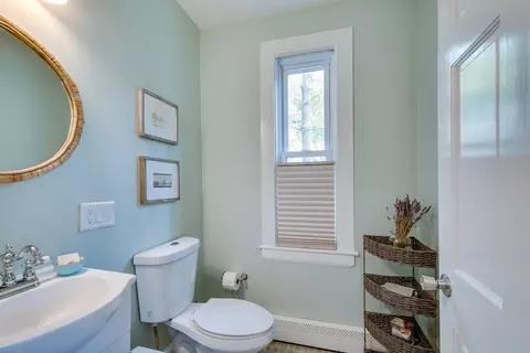 Bath - 10 Eaton St, Reading, MA 01867 photo 1 of 2