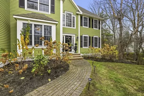 20 Thayer Rd, Mendon, MA 01756 photo 3