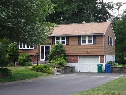 15 Governor Peabody Rd, Billerica, MA 01821