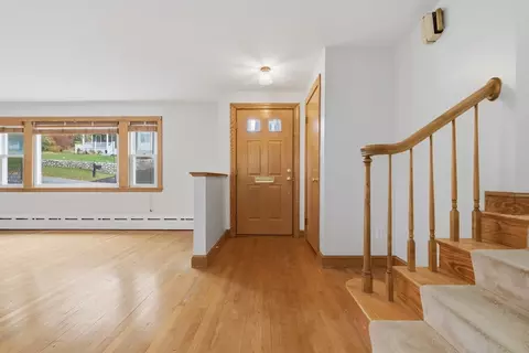 8 Steele St, Stoneham, MA 02180 photo 2