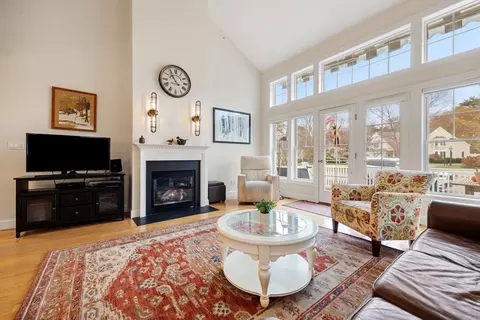 Living - 5 Maple Ln #5, Marshfield, MA 02050 photo 2 of 3