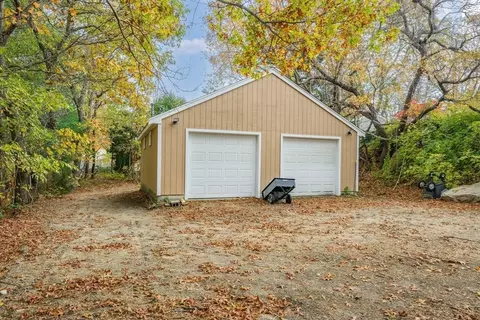 9 22nd St, Buzzards Bay, MA 02532 photo 2