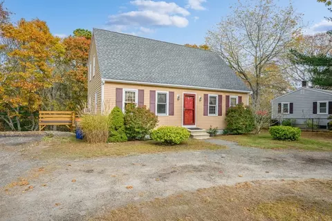 9 22nd St, Buzzards Bay, MA 02532
