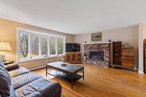Living - 144 Main St, Townsend, MA 01469 photo 1 of 3