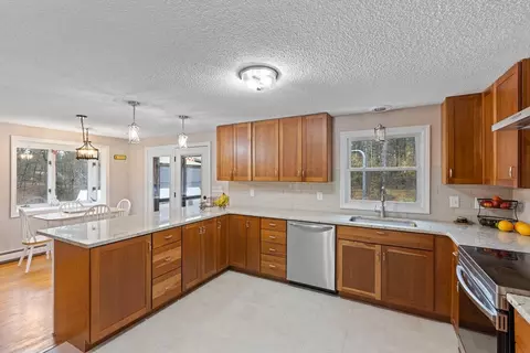 Kitchen - 144 Main St, Townsend, MA 01469 photo 3 of 4