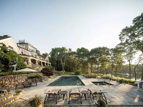 835 Old Post Rd, Cotuit, MA 02635