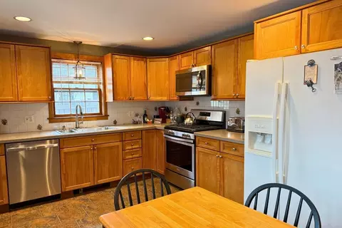 37 Glendale St, Maynard, MA 01754 photo 4