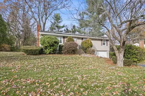 10 Beechwood Dr, Rutland, MA 01543
