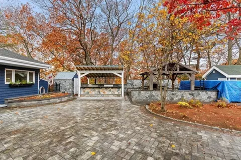 Exterior - 2 Mcintyre Rd, Saugus, MA 01906 photo 3 of 13