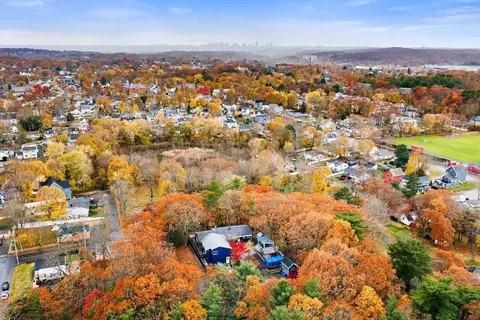 View/Area - 2 Mcintyre Rd, Saugus, MA 01906 photo 2 of 4