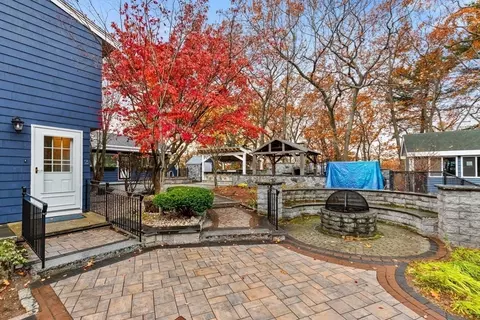 Exterior - 2 Mcintyre Rd, Saugus, MA 01906 photo 5 of 13