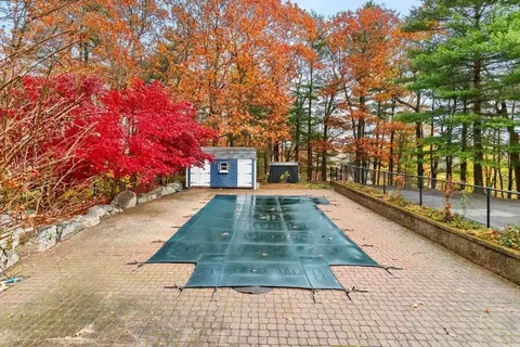 Exterior - 2 Mcintyre Rd, Saugus, MA 01906 photo 10 of 13