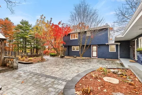 Exterior - 2 Mcintyre Rd, Saugus, MA 01906 photo 2 of 13
