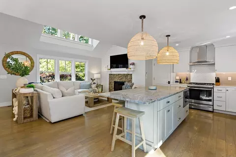 564 Cotuit Bay Dr, Cotuit, MA 02635 photo 11