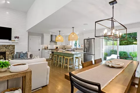 564 Cotuit Bay Dr, Cotuit, MA 02635 photo 9