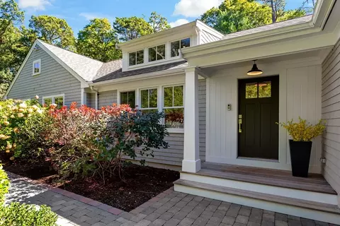 564 Cotuit Bay Dr, Cotuit, MA 02635 photo 4