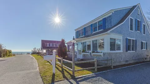 8 Wyndemere Bluffs Rd, Harwich, MA 02646