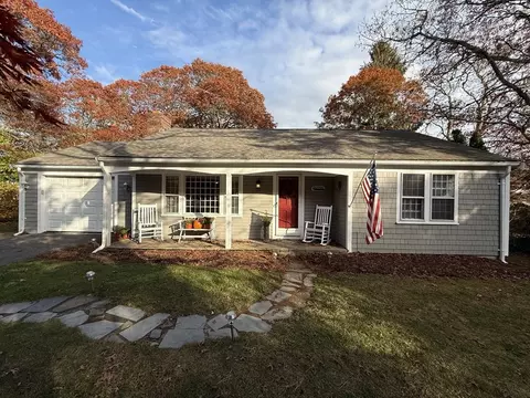 560 W Yarmouth Rd, Yarmouth, MA 02673