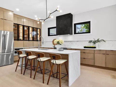 10 Crescent St #1, Newton, MA 02465
