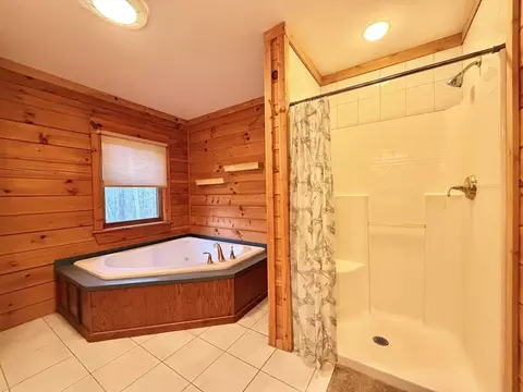 Bath - 1854 Greenwich Rd, Hardwick, MA 01082 photo 1 of 3