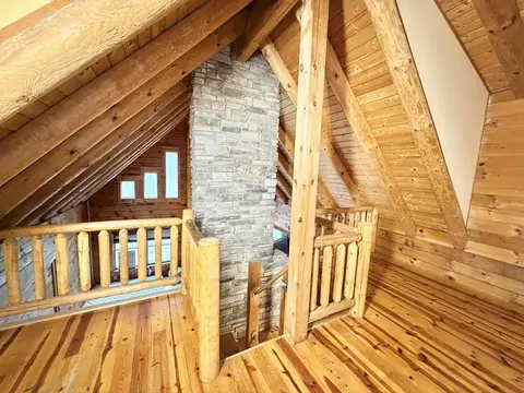Entry Way - 1854 Greenwich Rd, Hardwick, MA 01082 photo 4 of 4