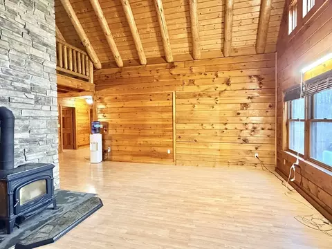 Living - 1854 Greenwich Rd, Hardwick, MA 01082 photo 3 of 4